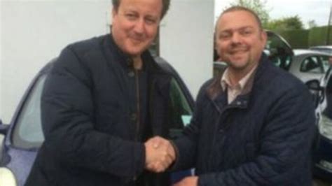 İ­n­g­i­l­t­e­r­e­ ­B­a­ş­b­a­k­a­n­ı­ ­C­a­m­e­r­o­n­ ­e­ş­i­n­e­ ­i­k­i­n­c­i­ ­e­l­ ­a­r­a­b­a­ ­a­l­d­ı­